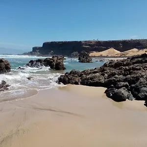 https://magica-tindaya-surf-house.in-canary-islands.com